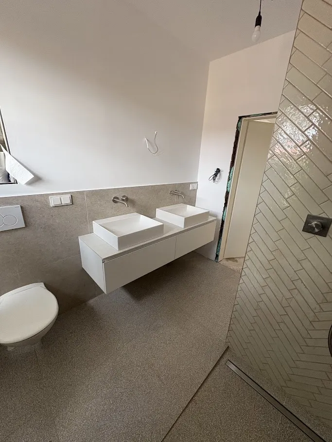 Badezimmer mit Doppelwaschbecken — SHK-Life Referenz